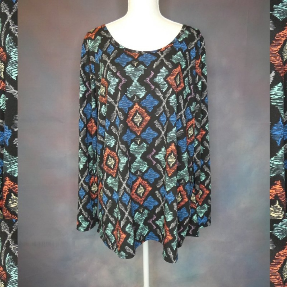 LulaRoe Lynnae Geo Print Top Size 2XL